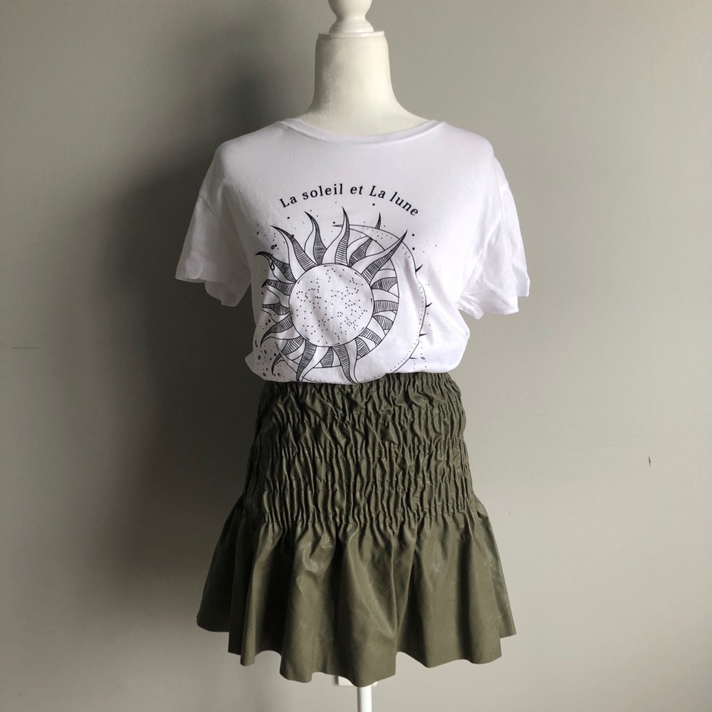 Solstice Moon Graphic Boho Tee - Picture 6 of 6
